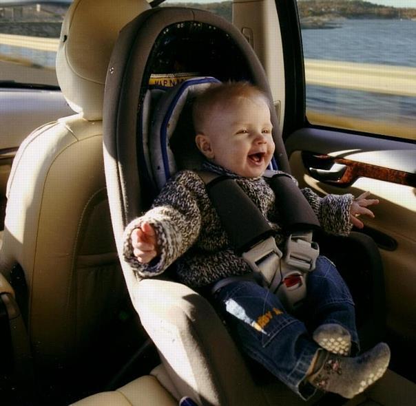 Babys und Kleinkinder sollten möglicht lang in einem rückwärts gerichteten Kindersitz angeschnallt werden. Foto: Auto-Reporter